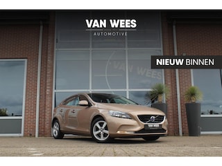 Volvo V40 1.6 T3 Momentum | 2e eigenaar | Sportstuur | Stoelverwarming | Climate control | Navigatie | Cruise control | PDC | Mistlampen | Origineel