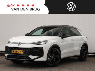 Volkswagen T-Roc R-Line First Edition 1.5 eTSI 150 PK DSG | Panoramadak| Trekhaak | Elek. achterklep | Stuur & Stoelverwarming | IQ.Light | Black Style |