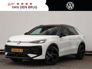 Volkswagen T-Roc R-Line First Edition 1.5 eTSI 150 PK DSG | Panoramadak| Trekhaak | Elek. achterklep | Stuur & Stoelverwarming | IQ.Light | Black Style |