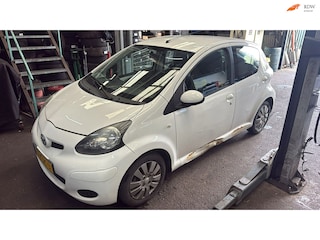 Toyota Aygo 1.0-12V Xcite White inruil auto met airco!