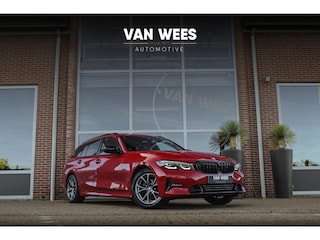 BMW 3-serie Touring 318i Business Edition Plus | Sport Line | 2e eigenaar | NL auto | Shadow Line | HiFi audio | DAB | M-sportstuur | Sportstoelen | Ambient light | Carplay | PDC