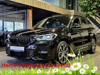 BMW X1 xDrive25e High Executive M-Sport Panorama | HUD | Trekhaak | Camera | Stoelverwarming