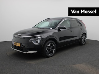 Kia Niro DynamicPlusLine 64.8 kWh | Elektr. bed. achterklep | Climate Control / ECC | Open dak schuif/kanteldak Licht metalen velgen 17 inch | Cruise control Adaptive | Navigatie | Lederen bekleding zwart | Stoelverwarming | LED koplampen | Park Distance Control voor en achter | Achteruitrijcamera | Dakrailing |