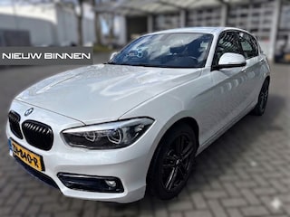 BMW 118i Sport Line Edition | Stoelverwarming | Cruise Control | Parkeersensoren | Navigatie | Groot Scherm | Digitale Tellers | Automaat | Keyless | Trekhaak | LED