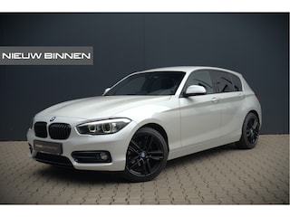 BMW 118i Sport Line Edition | Stoelverwarming | Cruise Control | Parkeersensoren | Navigatie | Groot Scherm | Digitale Tellers | Automaat | Keyless | Trekhaak | LED