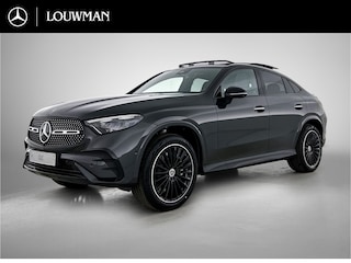 Mercedes-Benz GLC 300 e 4MATIC Sport Edition | Premium Plus | Winterpakket | Nightpakket | AMG spoiler | Trekhaak | 20 inch AMG velgen | Panoramaschuifdak | Head-up display | 360° camera | Burmester® 3D sound systeem | Augmented Reality navigatie |