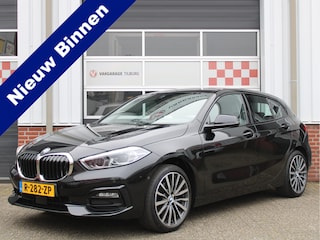 BMW 118i Business+ Sport Automaat /Navigatie/Camera/Leder/Stoelverwarming/PDC/18'LM/LED/Lane assist/DAB+/NAP! 2e eig!