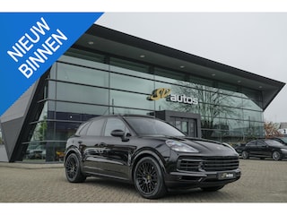 Porsche Cayenne S 2.9 S 441pk Panoramadak Trekhaak elektrisch Comfortstoelen Black edition Luchtvering DAB Sfeerverlichting
