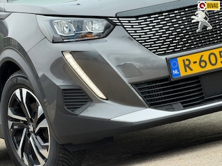 Peugeot 2008 1.2 PureTech Allure Pack - Gris Platinium - i-Cockpit/Carplay/Mirrorscreen