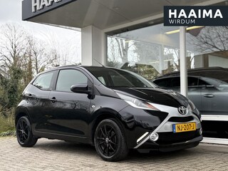 Toyota Aygo 1.0 VVT-i x-play | Achteruitrijcamera | Navigatie | Snelheidsbegrenzer | Lichtmetalen velgen | LED dagrijverlichting