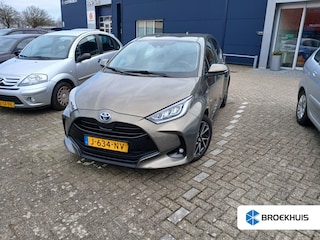 Toyota Yaris 1.5 Hybrid First Edition | Achterbank in delen neerklapbaar | Achteruitrijcamera | Apple Carplay/Android Auto|telefoonintegratie premium