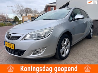 Opel Astra 1.4 Edition/Cruise-c/Climate-c/Aux/Trekhaak/Goed-onderhouden/Sfeerverlichting