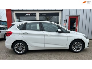 BMW 2-serie Tourer 220i High Executive Trekhaak/LED