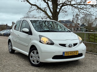 Toyota Aygo 1.0-12V + | 5-Deurs + Airco nu € 2.250,-!!!