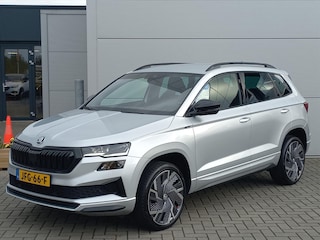 Skoda Karoq Sportline Business 150pk Automaat I Adaptive Cruise Control I 19 Inch Velgen I Camera I Navigatie I Apple Carplay/Android Auto