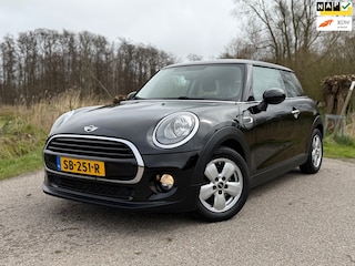 Mini Cooper 1.5 Business / 1e Eigenaar / Navi / Airco / 15" Velgen / 6 Versnellingen / Goed onderhouden! / PDC / Limit /
