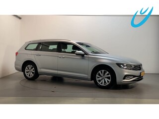 Volkswagen Passat Variant 1.5 TSI 150pk DSG Business Virtual Cockpit Trekhaak Navigatie App-Connect