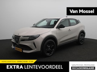 Alfa Romeo Junior 1.2 Turbo Hybrid Ibrida | Apple Carplay/Android Auto | Parkeersensoren | Climate Control | Cruise Control | Lichtmetalen Velgen |