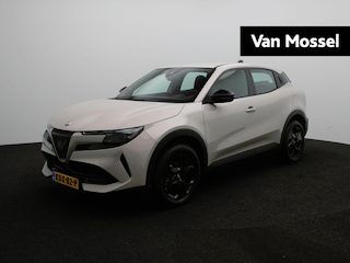 Alfa Romeo Junior 1.2 Turbo Hybrid Ibrida | Apple Carplay/Android Auto | Parkeersensoren | Climate Control | Cruise Control | Lichtmetalen Velgen |