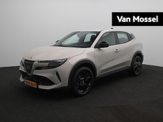 Alfa Romeo Junior 1.2 Turbo Hybrid Ibrida | Apple Carplay/Android Auto | Parkeersensoren | Climate Control | Cruise Control | Lichtmetalen Velgen |