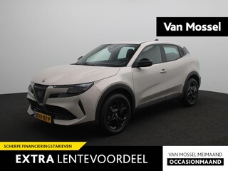 Alfa Romeo Junior 1.2 Turbo Hybrid Ibrida | Apple Carplay/Android Auto | Parkeersensoren | Climate Control | Cruise Control | Lichtmetalen Velgen |