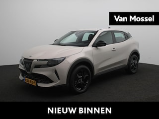 Alfa Romeo Junior 1.2 Turbo Hybrid Ibrida | Apple Carplay/Android Auto | Parkeersensoren | Climate Control | Cruise Control | Lichtmetalen Velgen |