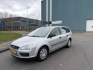 Ford Focus Wagon 1.6-16V Champion 101 PK. Leuke en zeer goed rijdende inruilauto met werkende airco !!! Tweede eigenaar !!