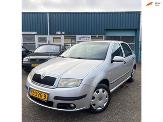 Skoda Fabia 1.4-16V Elegance | APK | Stoelverwarming | Airco | Parkeersensoren | EL Ramen | Nieuwe Koppeling |