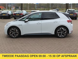 Volkswagen ID.3 First 58 kWh / Camera / Keyless / Matrix LED / Interieurvoorverwarming / 19'' / DAB / 19'' / Navigatie / ACC