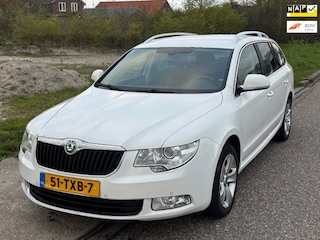 Skoda Superb Combi 1.4 TSI Greentech Ambition Business Line ECC LMV 16"Cruise El. pakket Audio-CD/Navigatie Dealeronderh. Nw Apk!