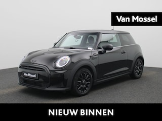 Mini Cooper 1.5 Essential | Navigatie | Black pakket | Parkeer sensoren | Airco | Virtual cockpit | Union Jack achterlichten | Bluetooth