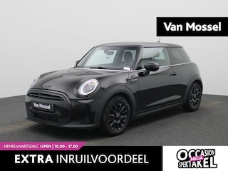 Mini Cooper 1.5 Essential | Navigatie | Black pakket | Parkeer sensoren | Airco | Virtual cockpit | Union Jack achterlichten | Bluetooth