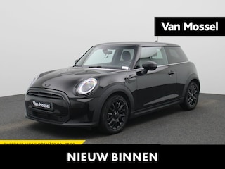 Mini Cooper 1.5 Essential | Navigatie | Black pakket | Parkeer sensoren | Airco | Virtual cockpit | Union Jack achterlichten | Bluetooth