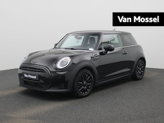 Mini Cooper 1.5 Essential | Navigatie | Black pakket | Parkeer sensoren | Airco | Virtual cockpit | Union Jack achterlichten | Bluetooth