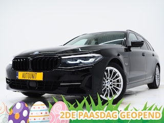 BMW 5-serie Touring 530e | Leder | Trekhaak | Camera | Adaptive Cruise | Dodehoek | Stoelverwarming | Carplay