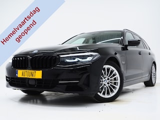 BMW 5-serie Touring 530e | Leder | Trekhaak | Camera | Adaptive Cruise | Dodehoek | Stoelverwarming | Carplay
