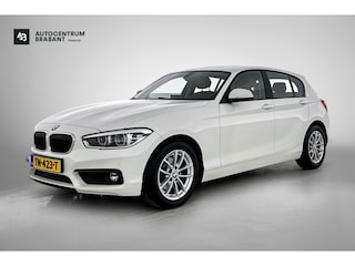 BMW 118i High Executive (GROOT-NAVIGATIE, LEDER, STOELVERWARMING, PARKEERSENSOREN, DEALER ONDERHOUDEN)