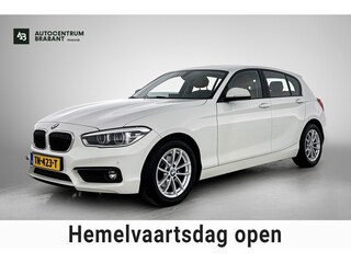 BMW 118i High Executive (GROOT-NAVIGATIE, LEDER, STOELVERWARMING, PARKEERSENSOREN, DEALER ONDERHOUDEN)