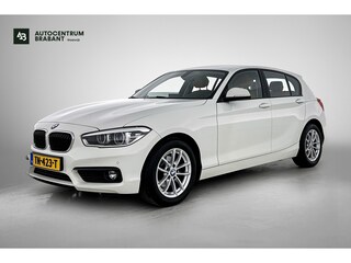 BMW 118i High Executive (GROOT-NAVIGATIE, LEDER, STOELVERWARMING, PARKEERSENSOREN, DEALER ONDERHOUDEN)