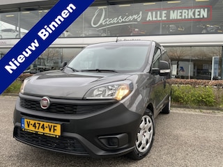 Fiat Doblò 1.6 MJ L2H1 Maxi Airco - Achteruitrijcamera - Navigatie - Cruise control - 3 zitplaatsen - Zijschuifdeur rechts - Tussenschot volledig - Elektrische ramen voor - Bluetooth - Stuur multifunctioneel - Radio