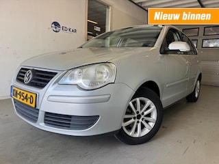 Volkswagen Polo 1.4-16V Comfortline 5DRS AUT AIRCO APK RIJDT GOED