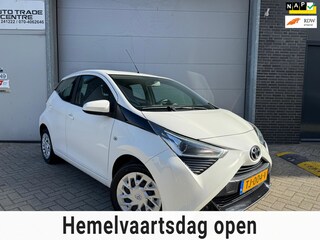 Toyota Aygo 1.0 VVT-i x-play [Facelift | Carplay | Camera | Airco | Dealer OH]