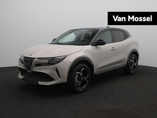 Alfa Romeo Junior 1.2 Turbo Ibrida Ti | Navigatie | Camera | Matrix | Keyless Entry