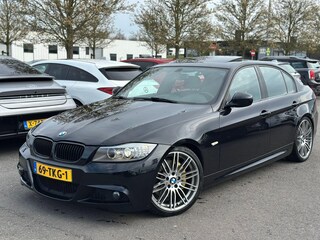 BMW 330i | Individual Edition | M-Sportpakket | Performance remsysteem | Schuifdak | 19" Individual velgen