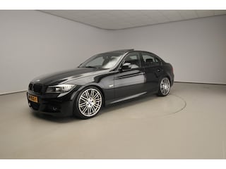 BMW 330i | Individual Edition | M-Sportpakket | Performance remsysteem | Schuifdak | 19" Individual velgen