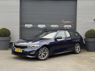 BMW 3-serie Touring 320i High Executive M-Sport | Panoramadak | Camera | Head-Up Display | DAB |