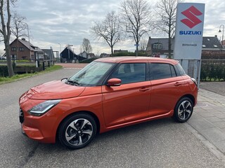 Suzuki Swift 1.2 Style Smart Hybrid AUTOMAAT // Slechts 6800 km // All-season banden // Frisse kleur // Rijklaarprijs!
