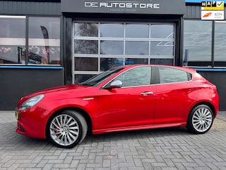 Alfa Romeo Giulietta 1.4 T Distinctive Veloce 170pk Rosso Competizione Airco leder memory Cruise In perfecte Staat!!