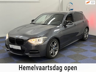 BMW M135i xDrive Business / RIJDT SCHAKELT GOED / DEALER ONDERHOUDEN / AUTOMAAT