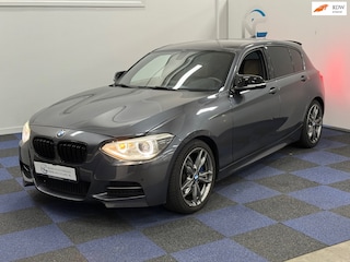 BMW M135i xDrive Business / RIJDT SCHAKELT GOED / DEALER ONDERHOUDEN / AUTOMAAT
